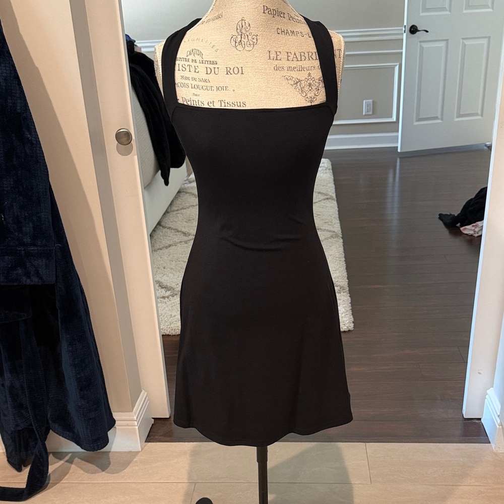 Elegant Black Sleeveless Dress